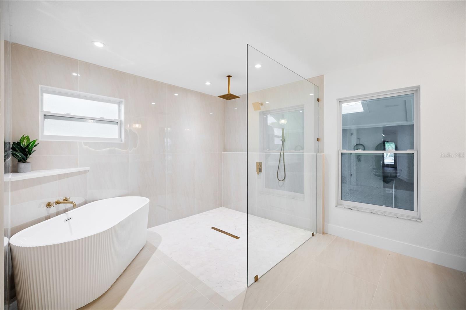 Image 28 of 71 For 17917 Clear Lake Drive