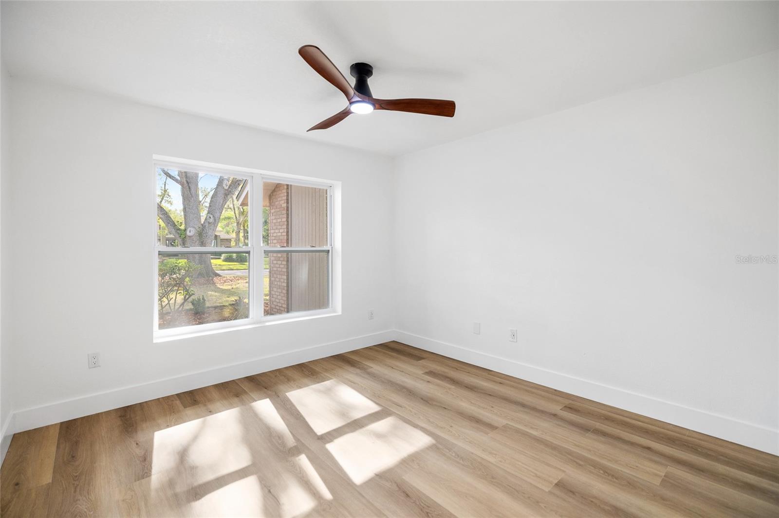 Image 34 of 71 For 17917 Clear Lake Drive