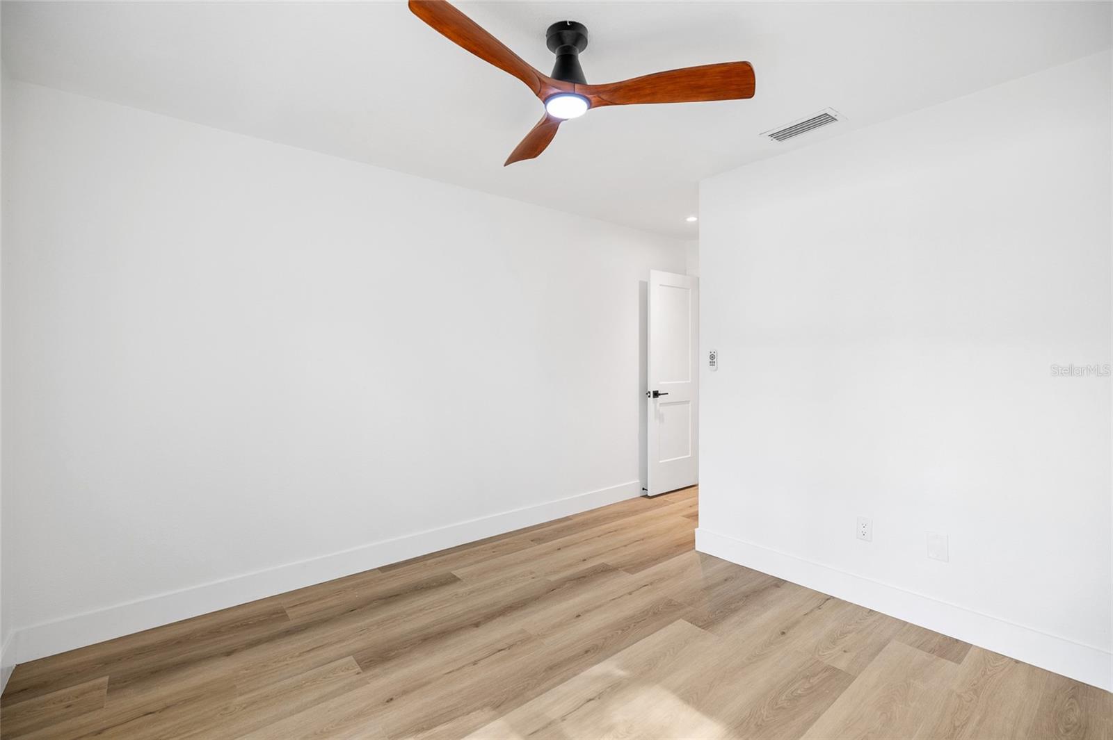 Image 37 of 71 For 17917 Clear Lake Drive