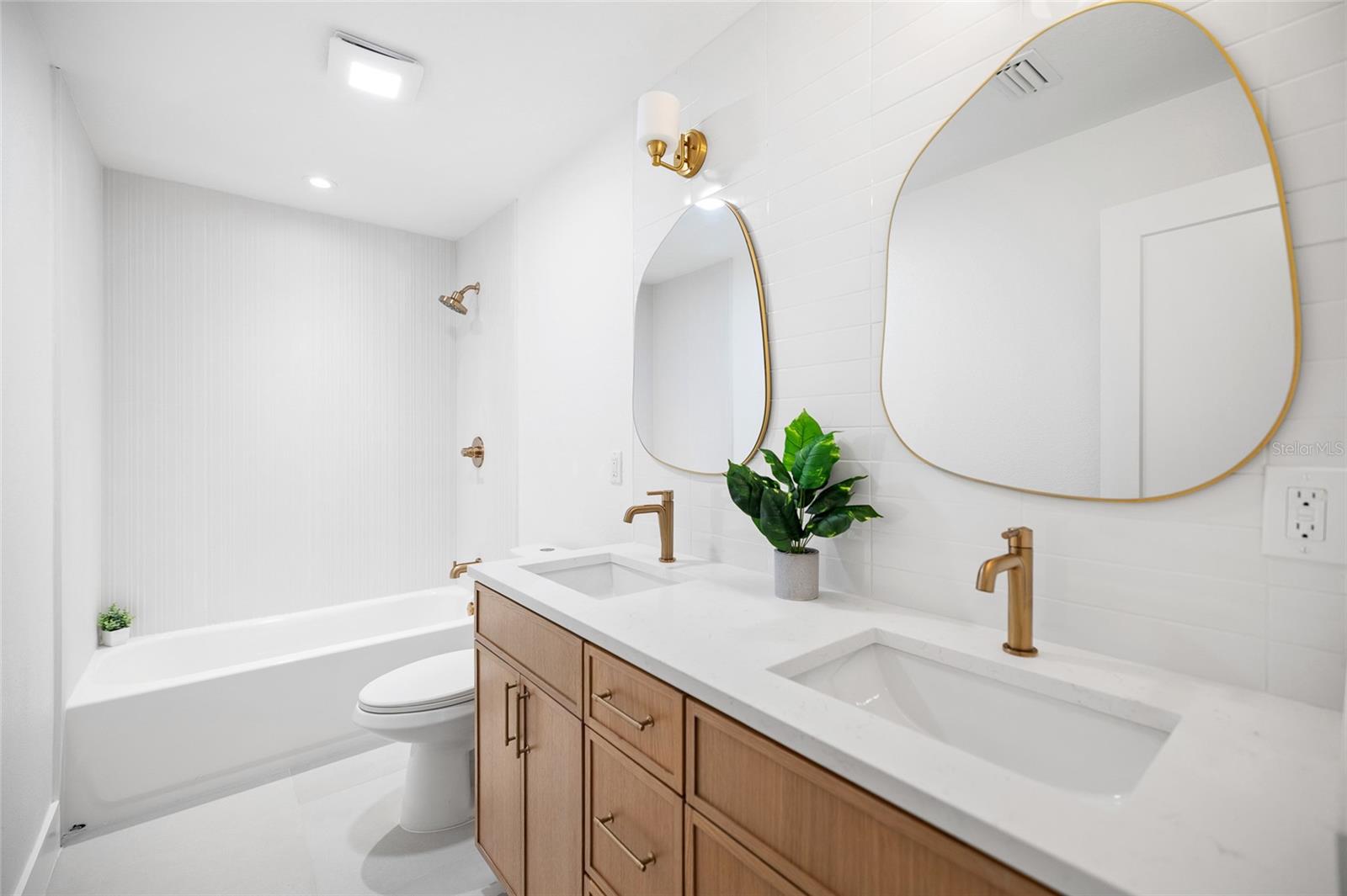 Image 38 of 71 For 17917 Clear Lake Drive