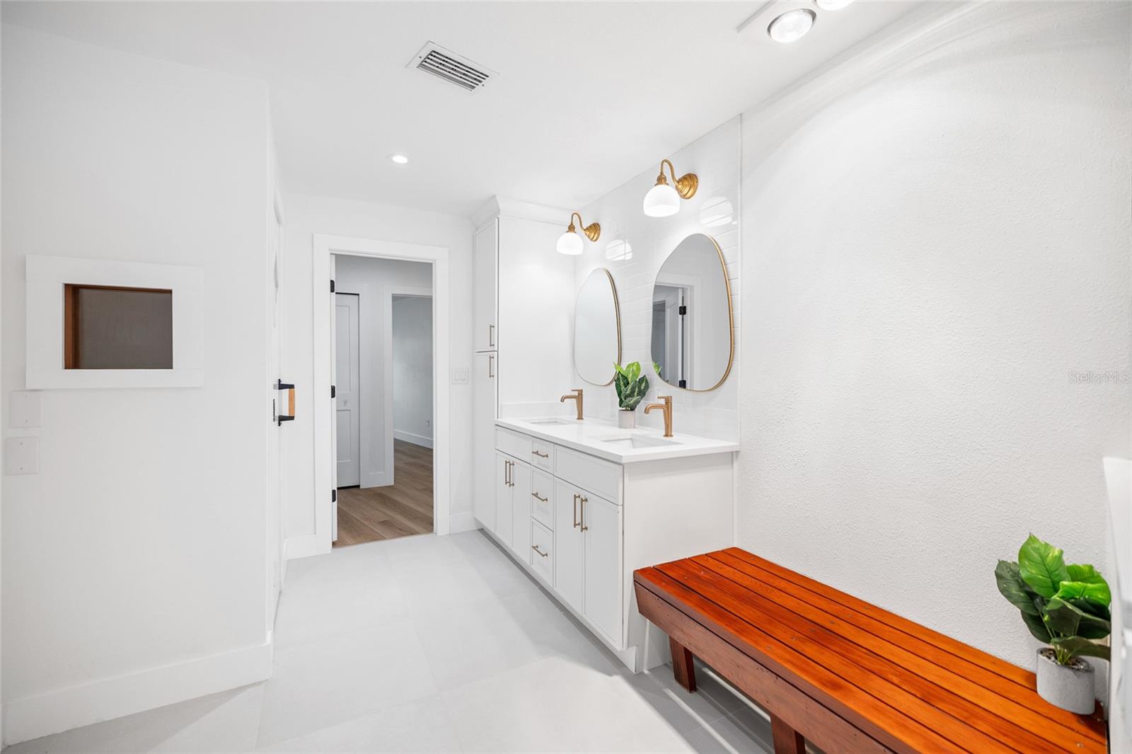 Image 45 of 71 For 17917 Clear Lake Drive