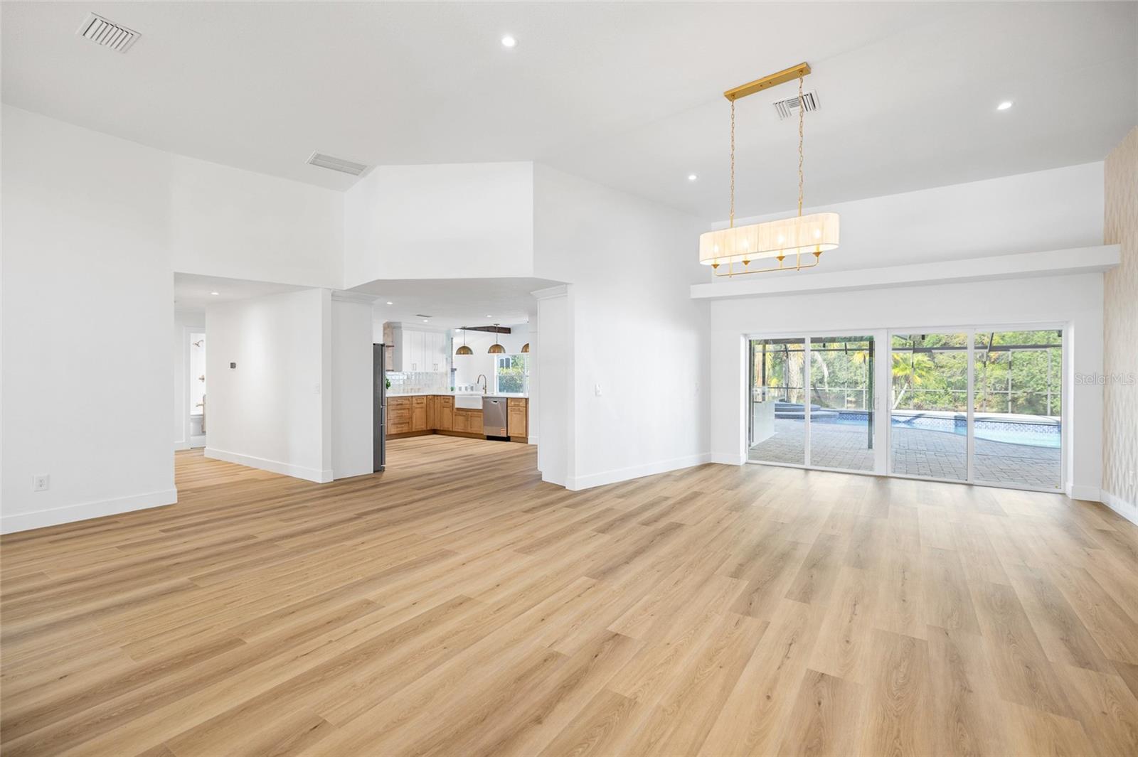 Image 7 of 71 For 17917 Clear Lake Drive