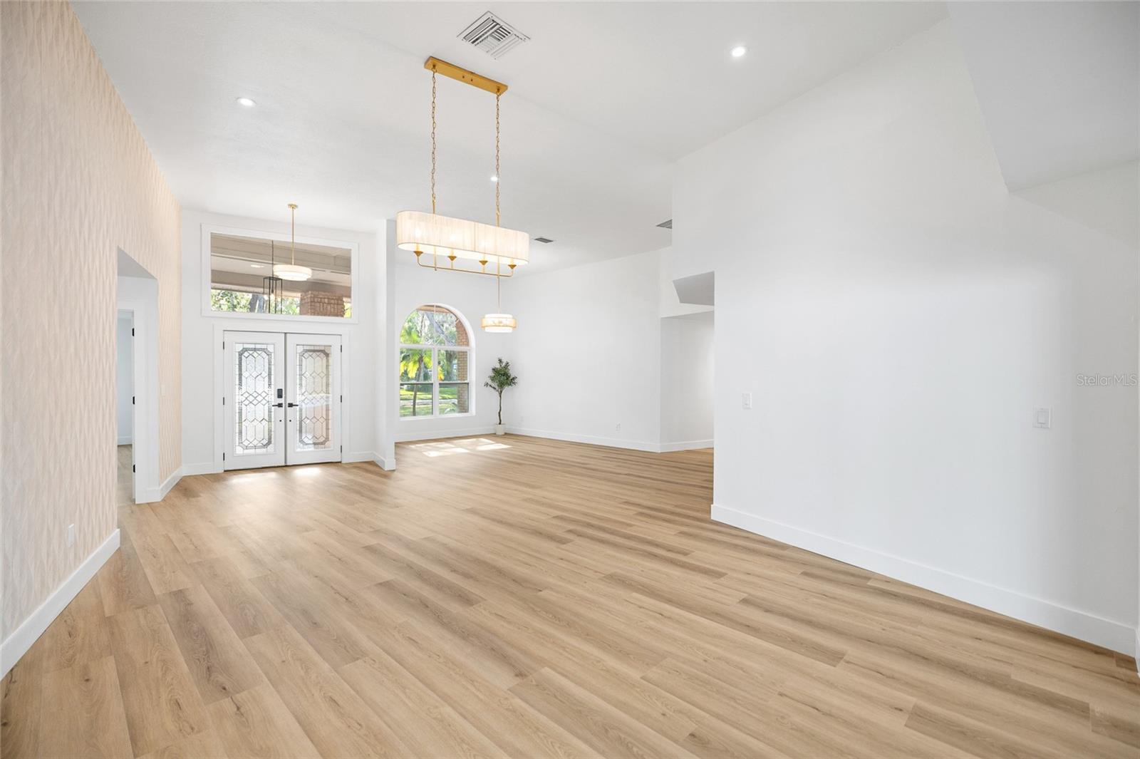 Image 9 of 71 For 17917 Clear Lake Drive