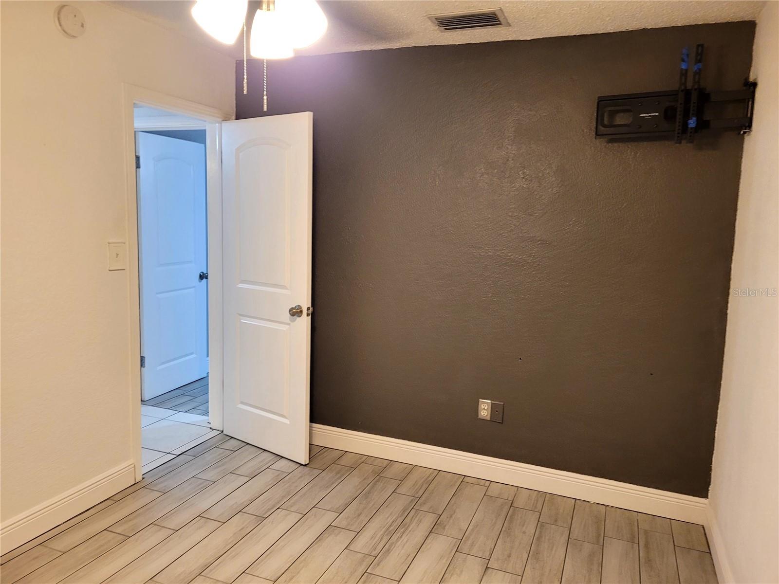 Image 11 of 12 For 10803 Armenia Avenue