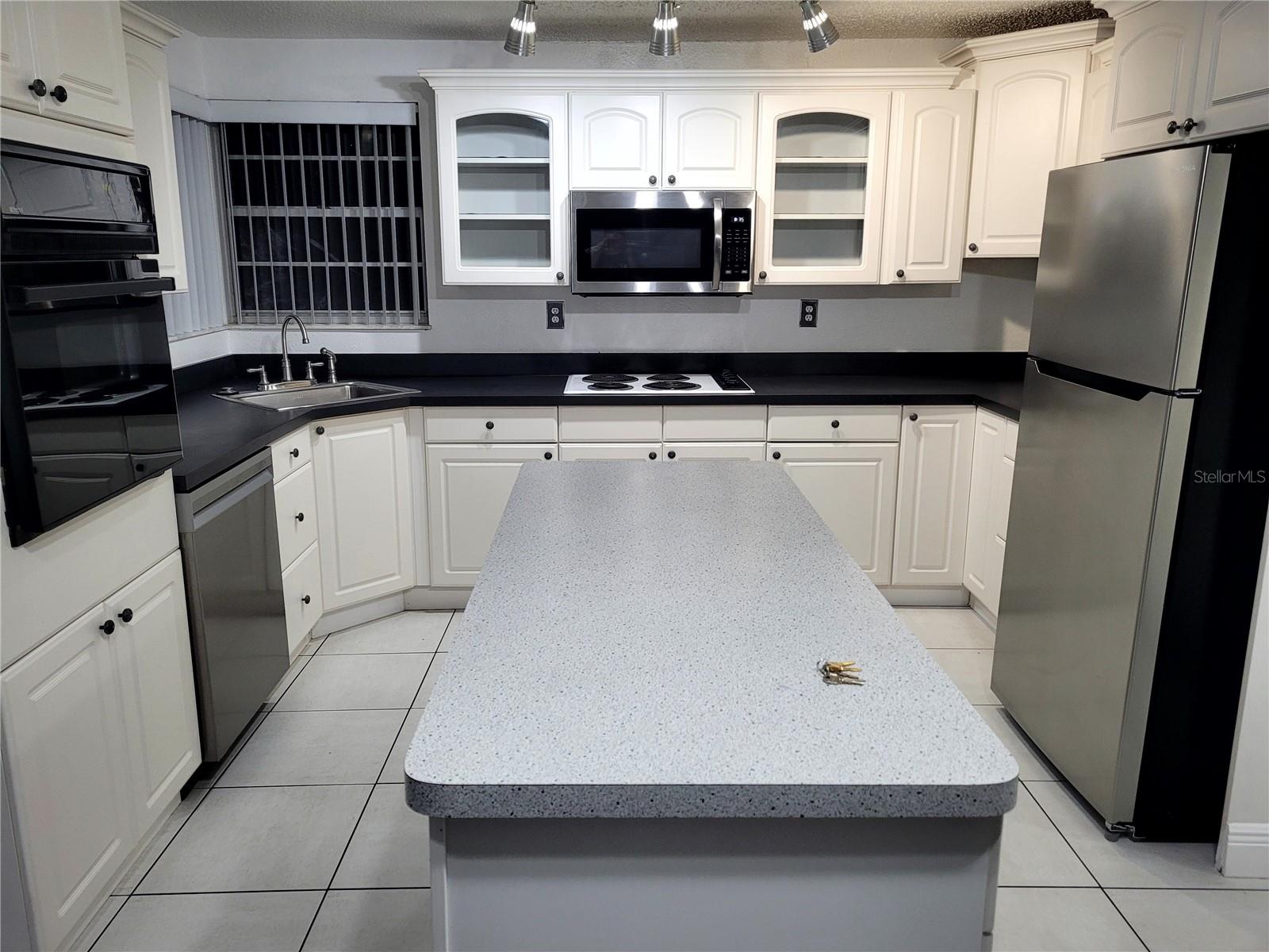 Image 3 of 12 For 10803 Armenia Avenue