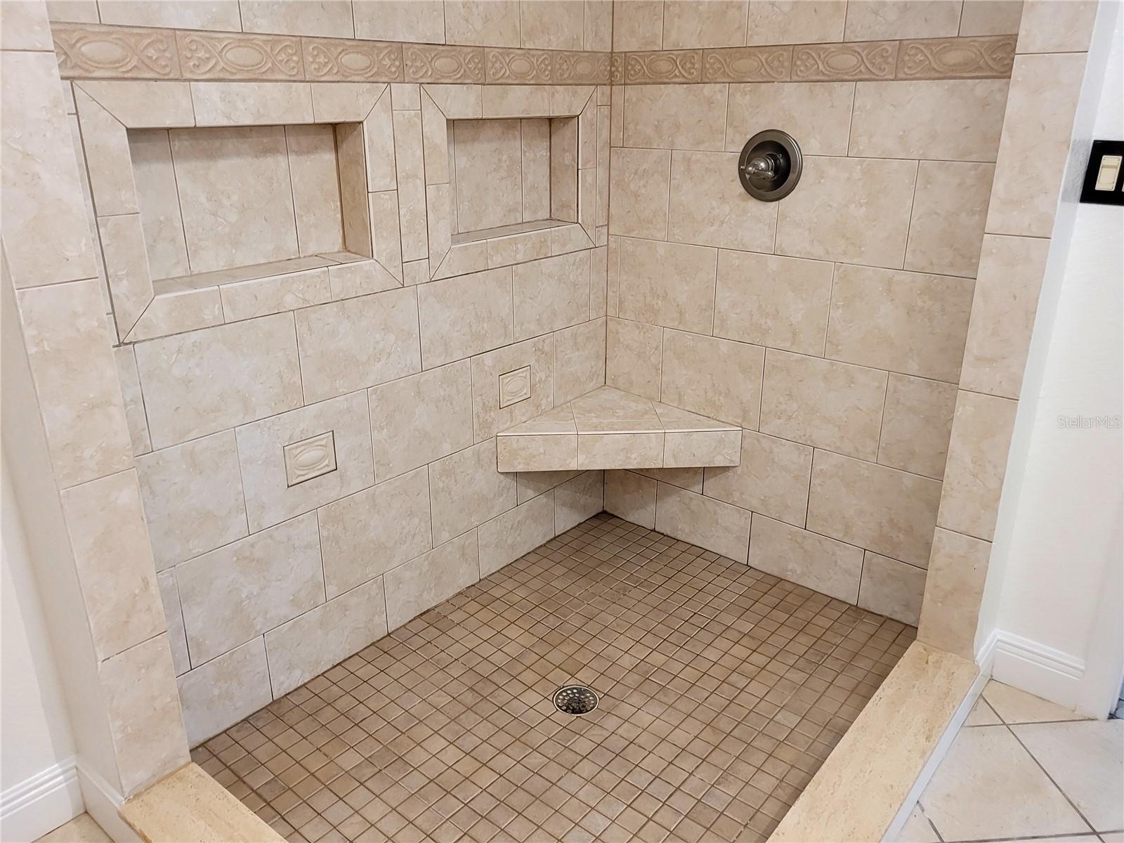 Image 7 of 12 For 10803 Armenia Avenue