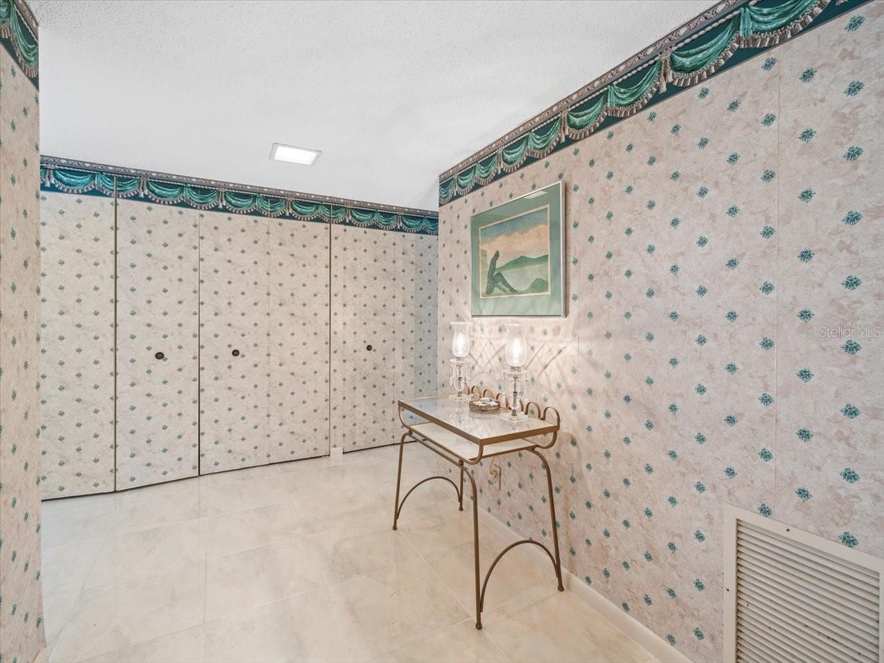 Image 11 of 76 For 1400 Gulf Boulevard 806