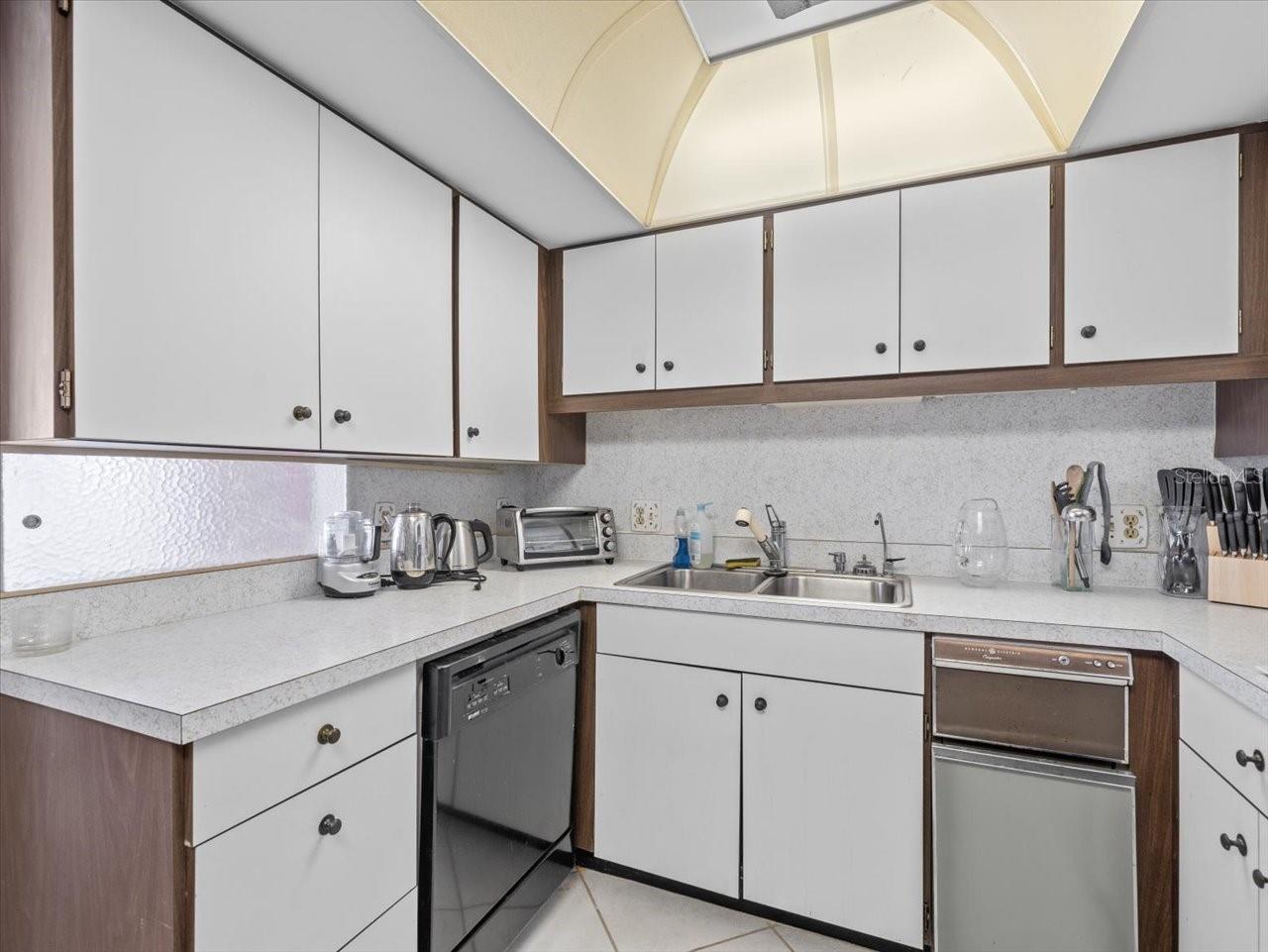 Image 37 of 76 For 1400 Gulf Boulevard 806