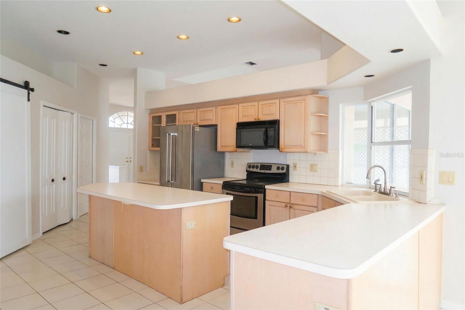 Image 5 of 28 For 17316 Hialeah Drive