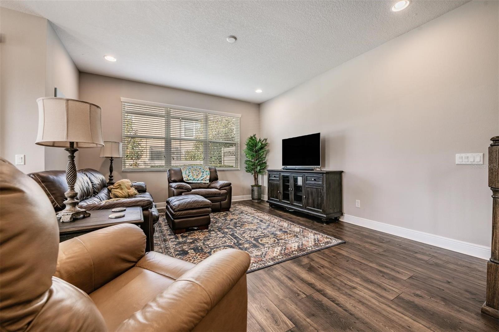 Image 11 of 42 For 1919 Lake Waters Place