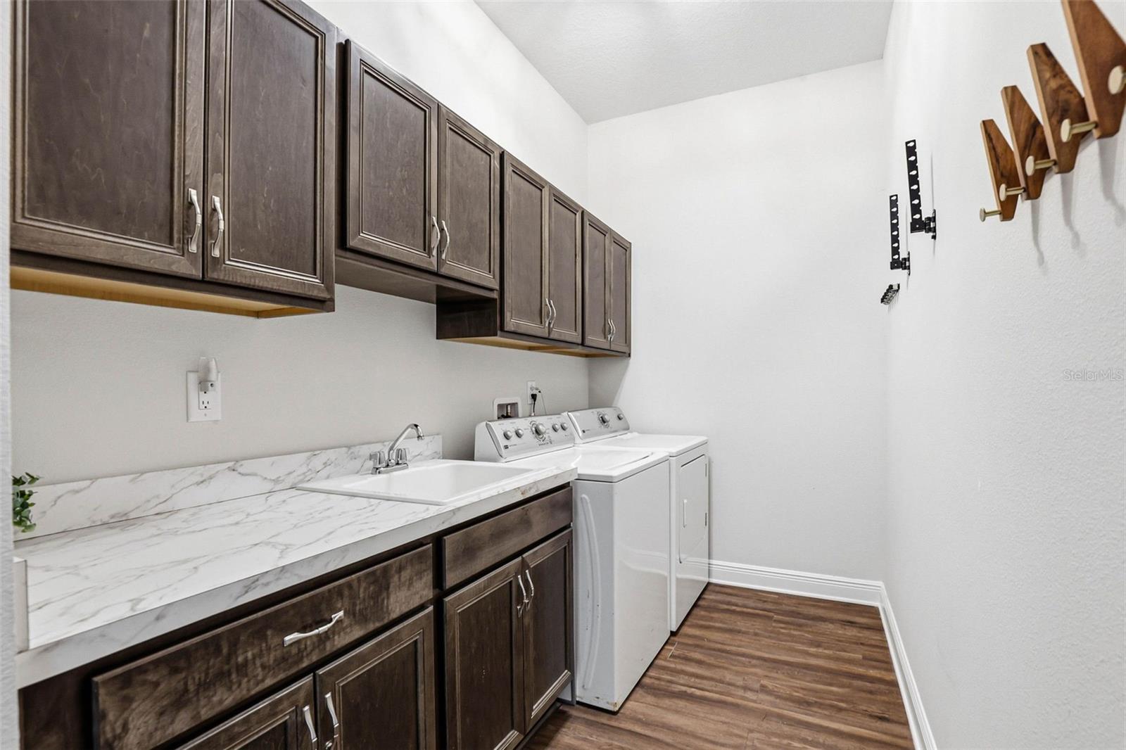 Image 37 of 56 For 8001 Woodleaf Boulevard