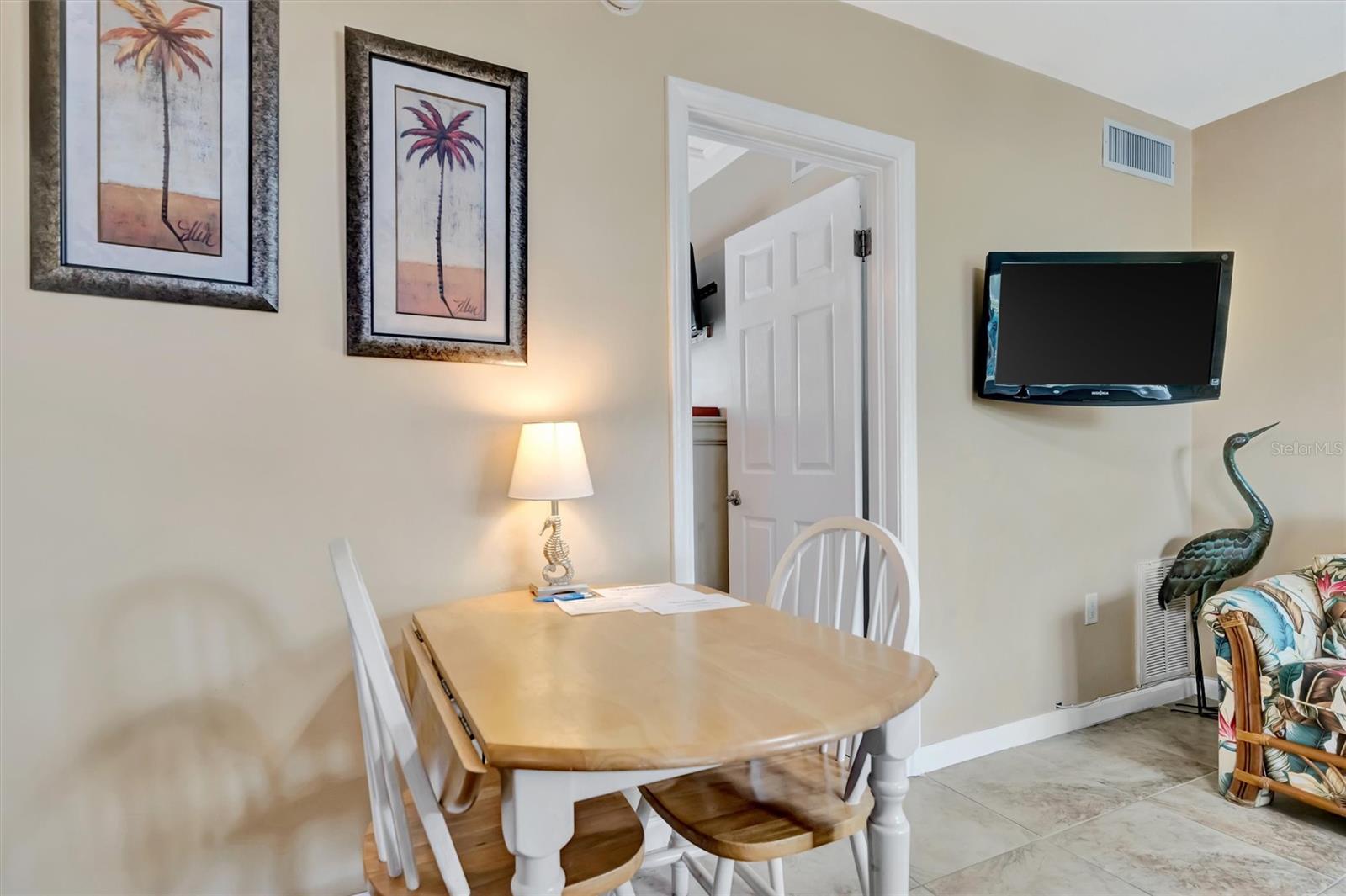 Image 18 of 52 For 673 Bay Esplanade  204