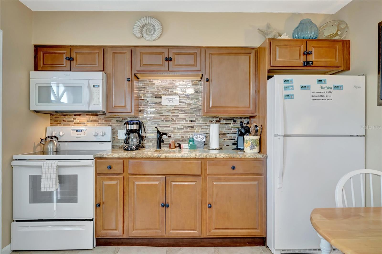 Image 19 of 52 For 673 Bay Esplanade  204