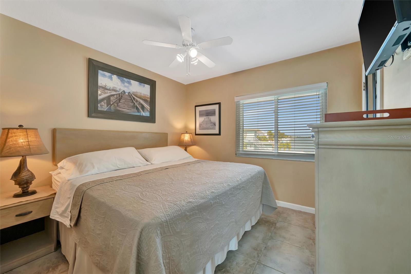 Image 21 of 52 For 673 Bay Esplanade  204