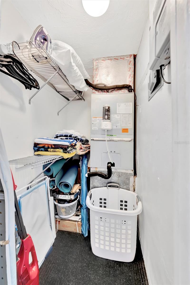 Image 23 of 52 For 673 Bay Esplanade  204