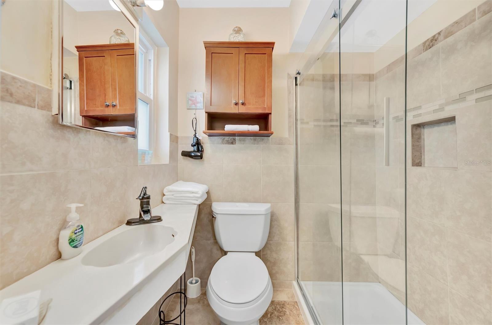 Image 25 of 52 For 673 Bay Esplanade  204