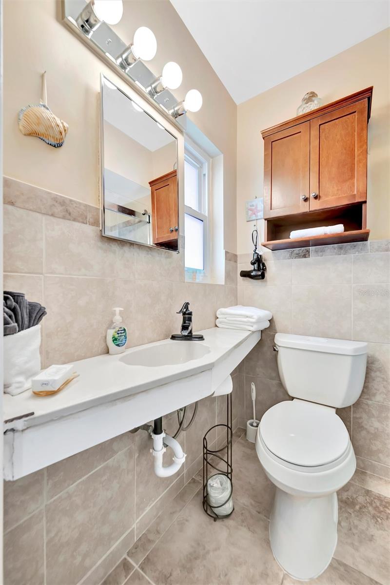 Image 26 of 52 For 673 Bay Esplanade  204