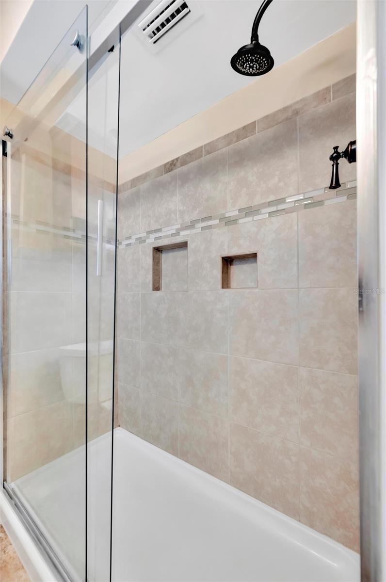 Image 27 of 52 For 673 Bay Esplanade  204