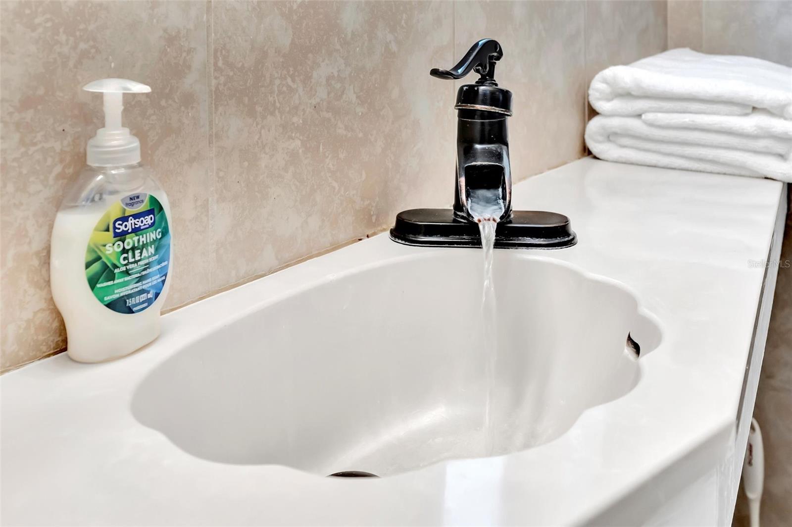 Image 28 of 52 For 673 Bay Esplanade  204