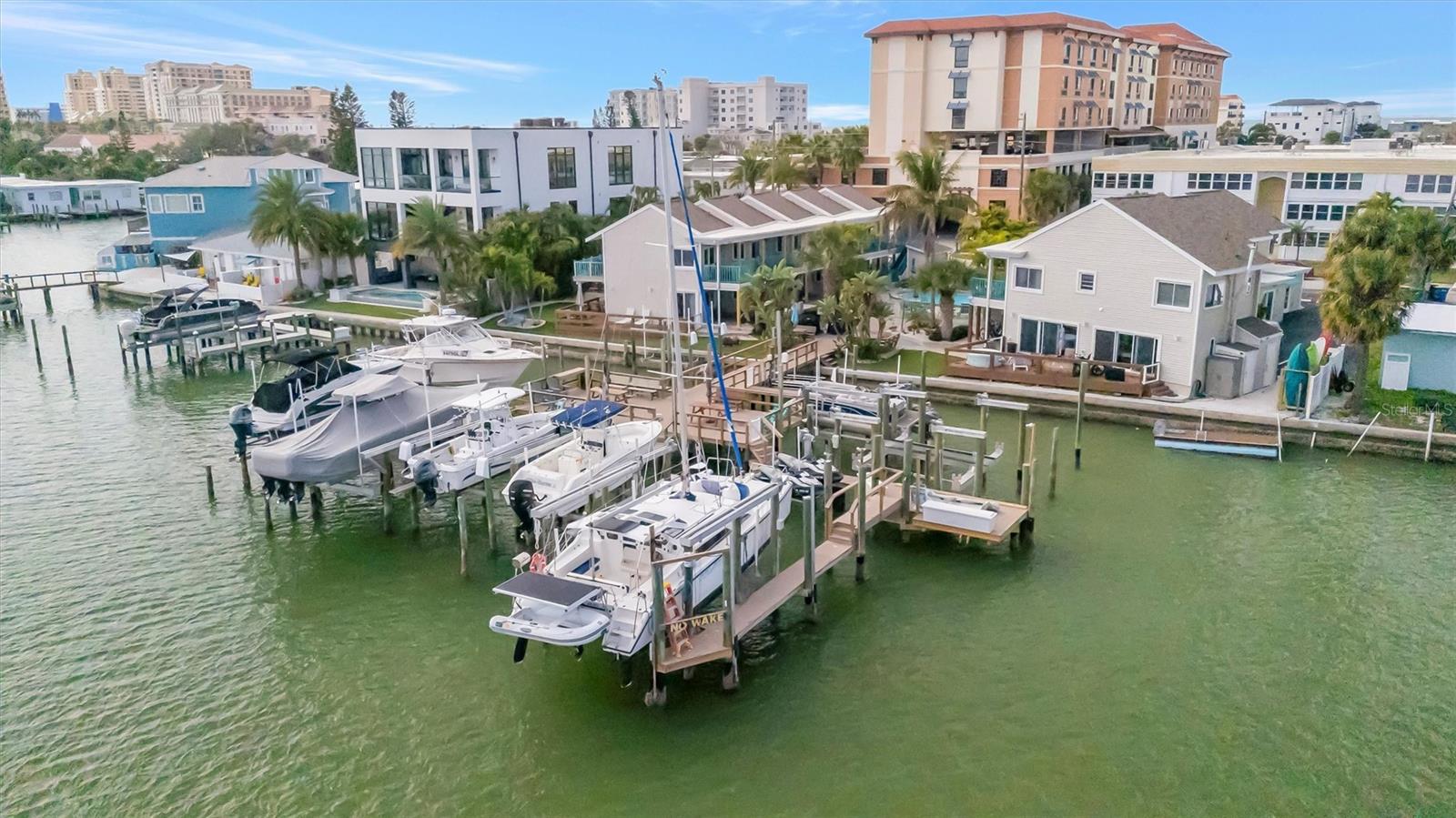 Image 5 of 52 For 673 Bay Esplanade  204