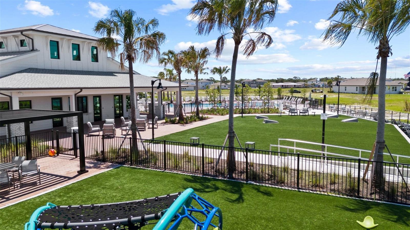 Image 4 of 8 For 317 Holly Bank Avenue