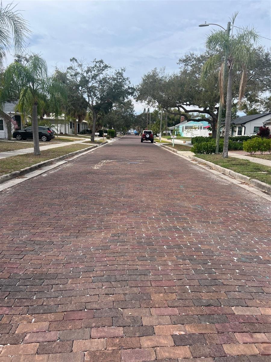 Image 3 of 3 For 520 Roanoke Street