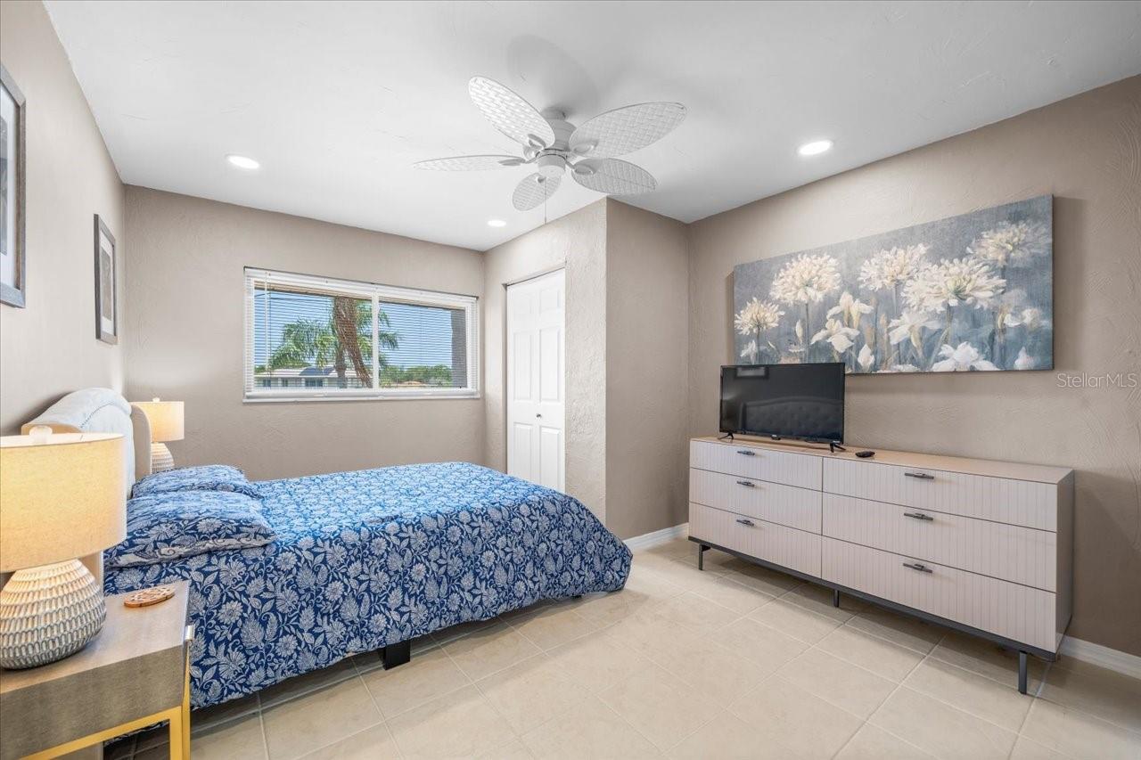 Image 28 of 35 For 213 Fernwood Circle 213