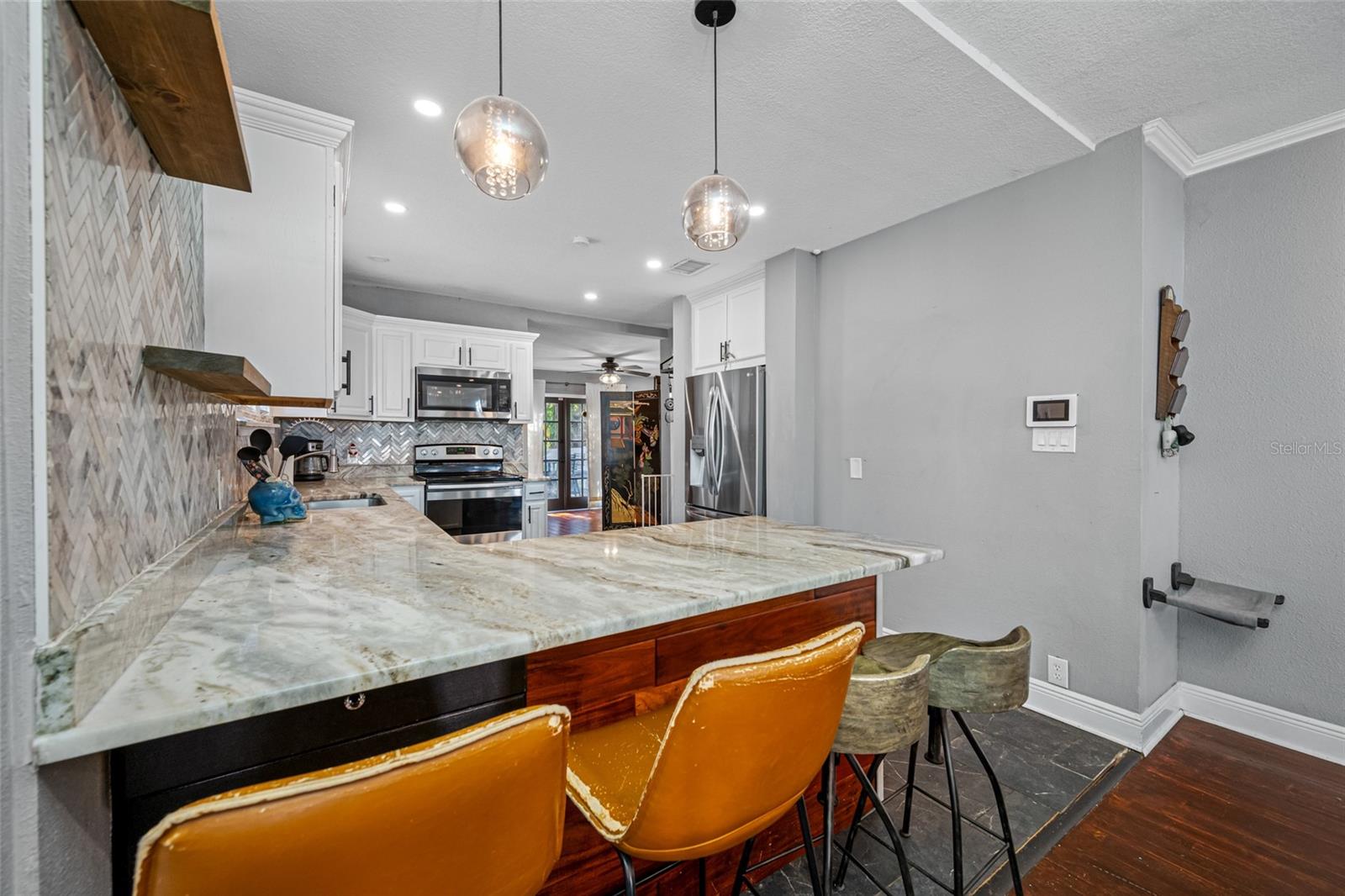 Image 16 of 60 For 304 Henry Avenue