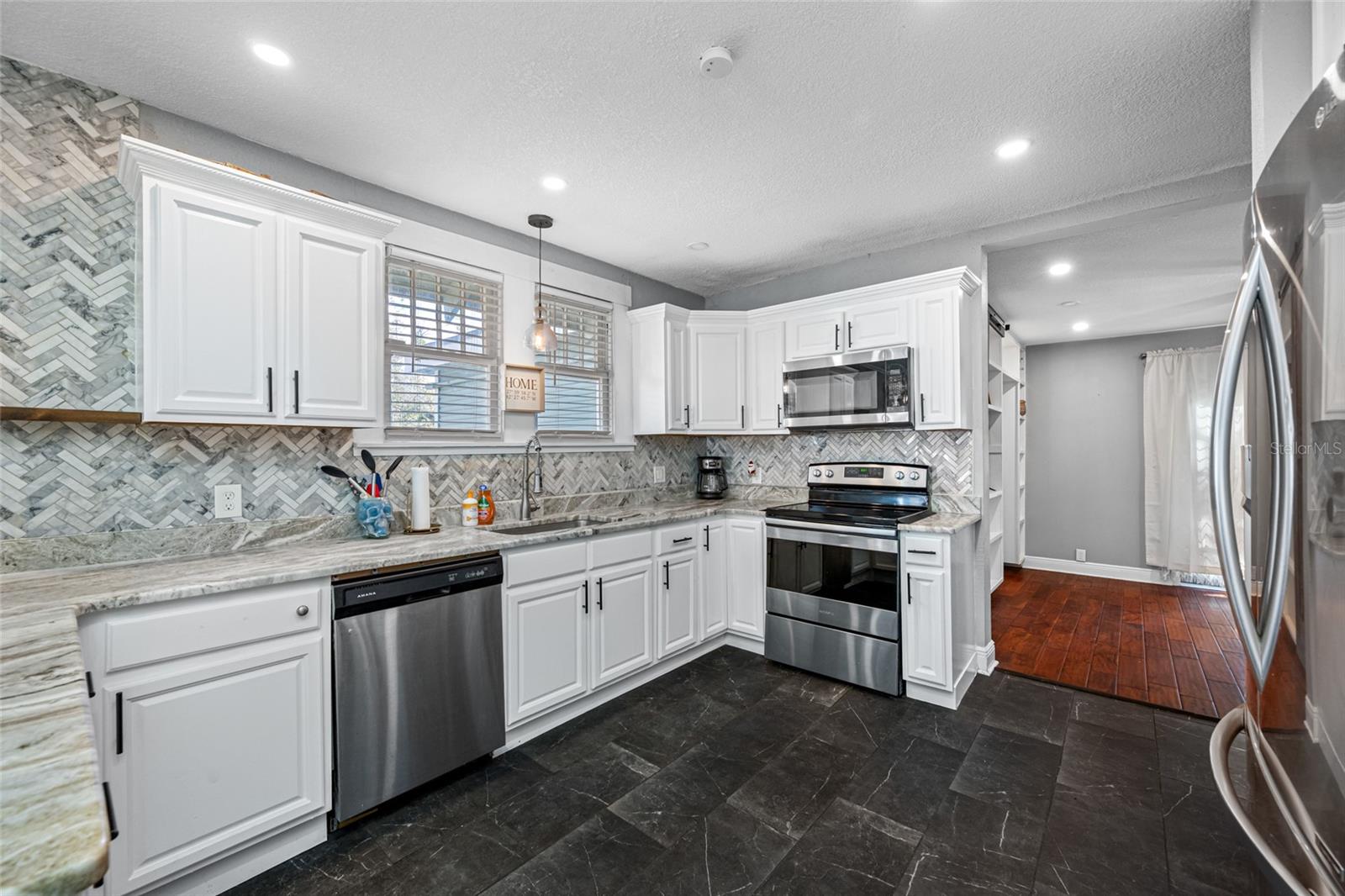 Image 17 of 60 For 304 Henry Avenue