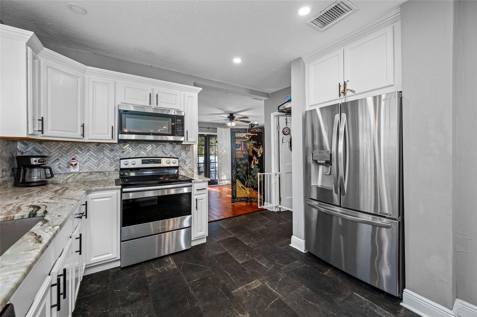 Image 18 of 60 For 304 Henry Avenue