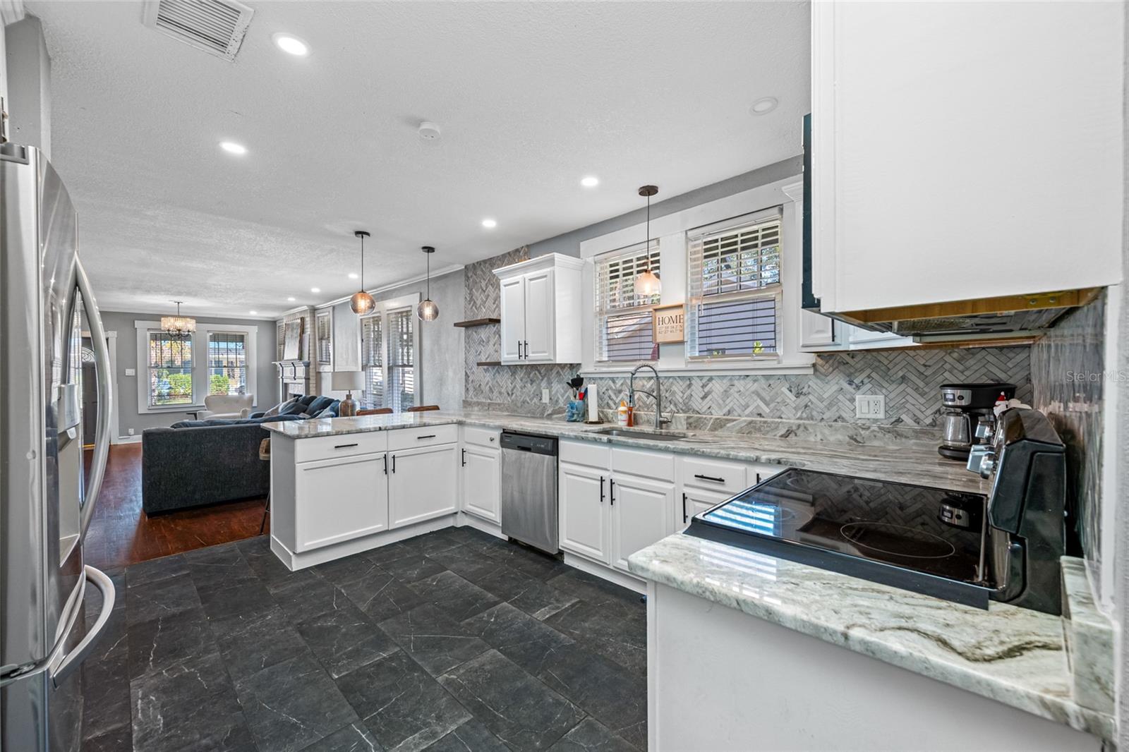 Image 20 of 60 For 304 Henry Avenue