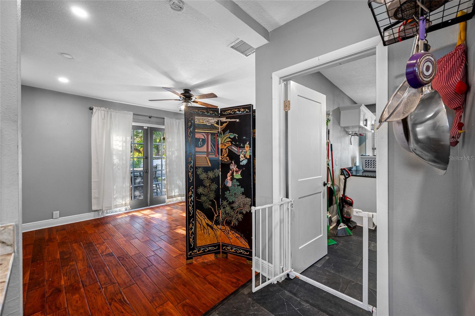 Image 21 of 60 For 304 Henry Avenue