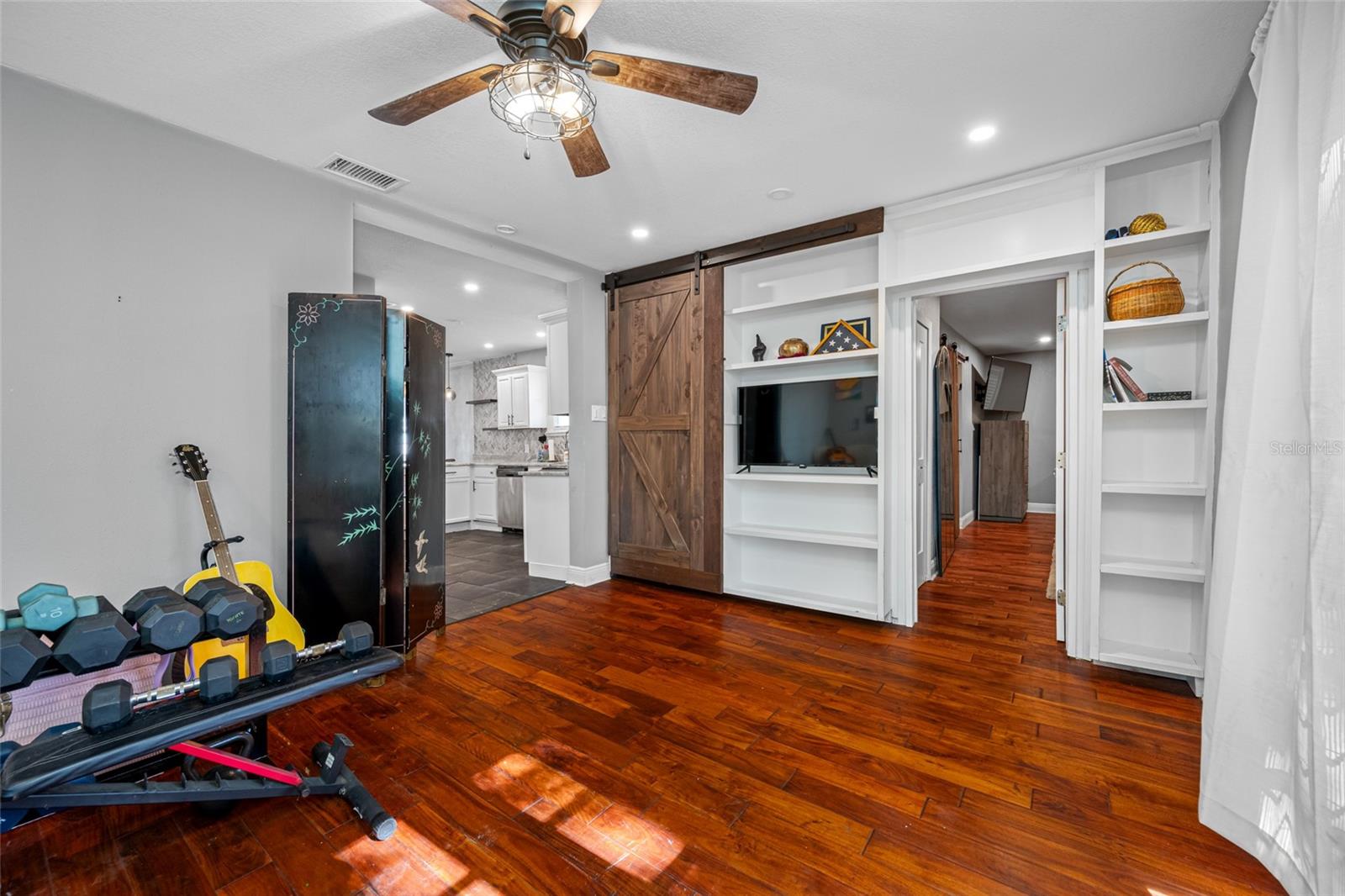 Image 26 of 60 For 304 Henry Avenue