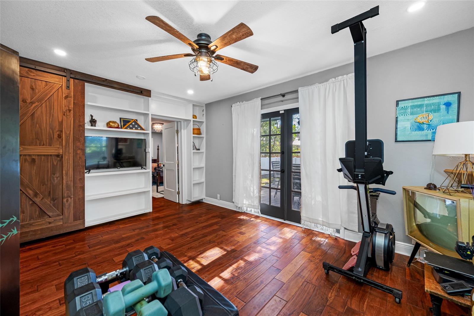 Image 27 of 60 For 304 Henry Avenue