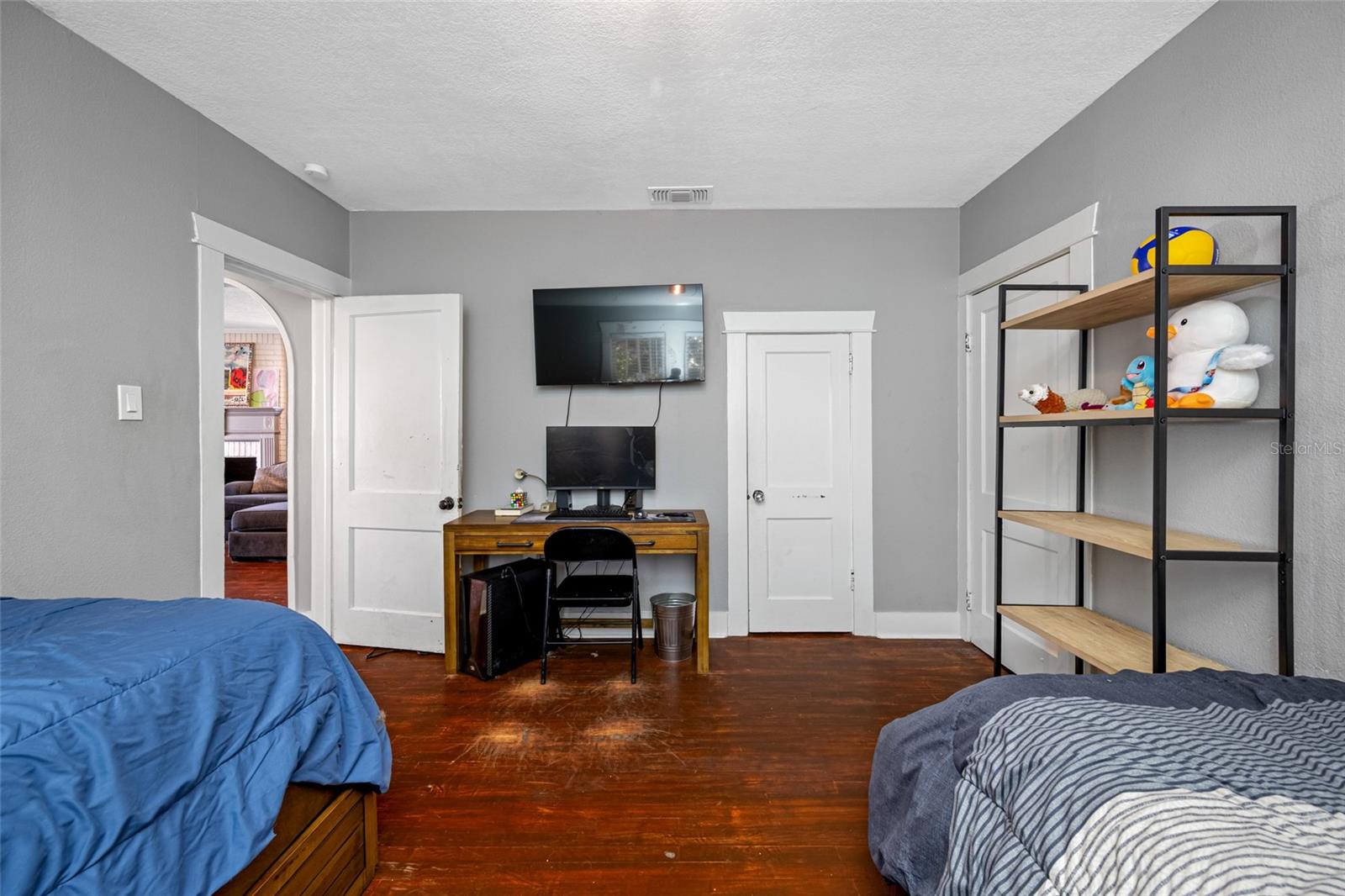 Image 37 of 60 For 304 Henry Avenue