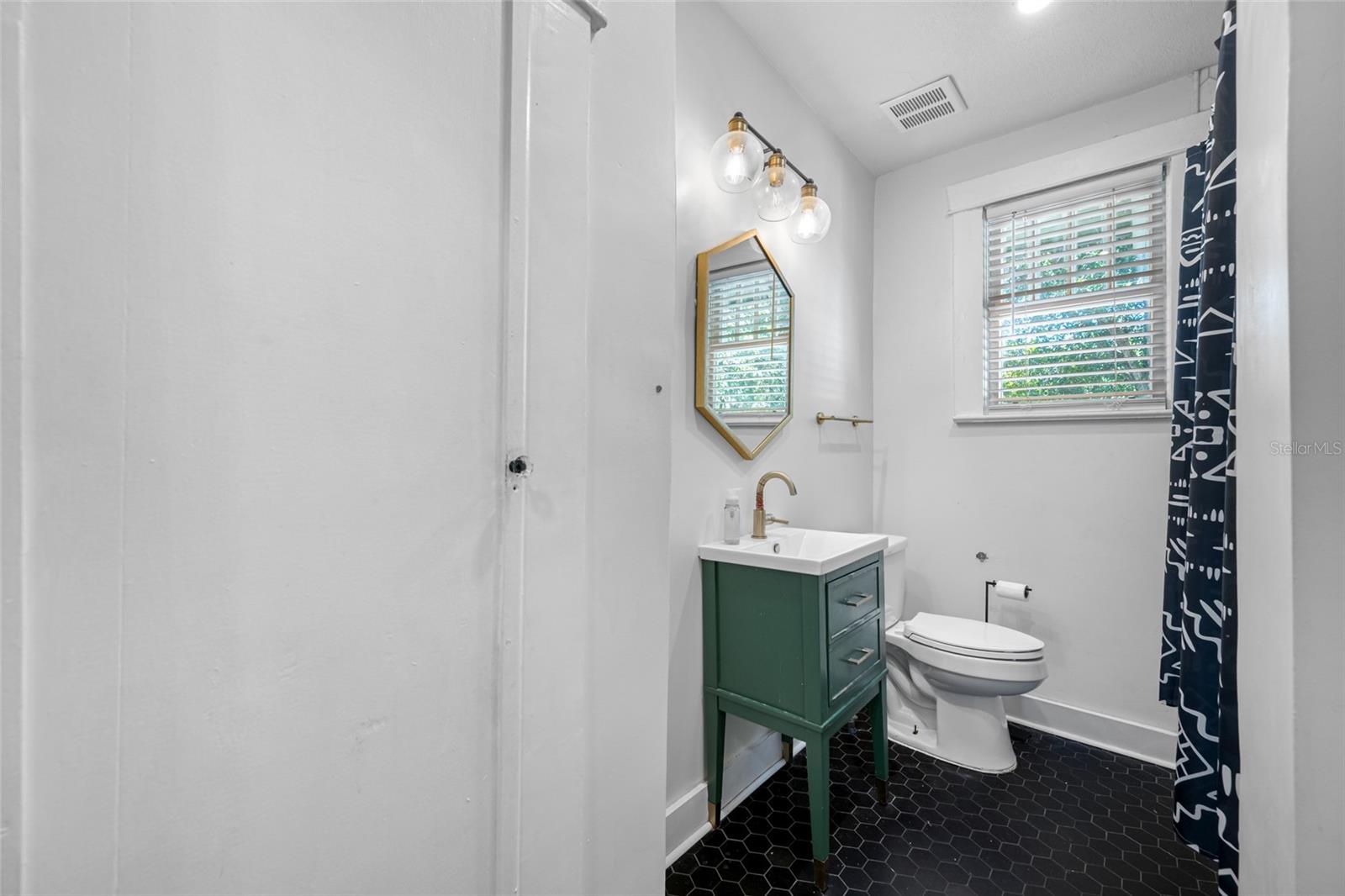 Image 38 of 60 For 304 Henry Avenue