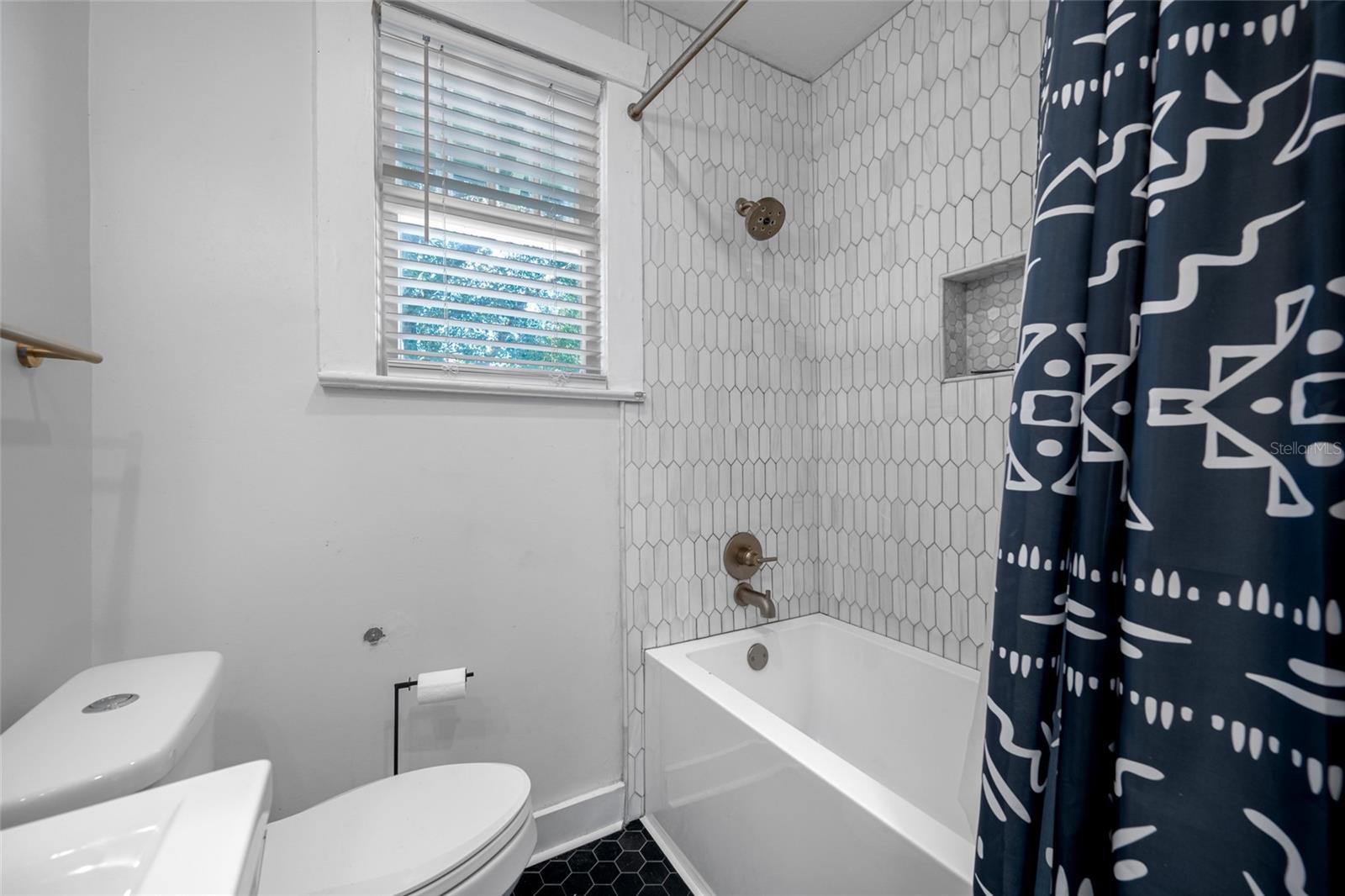 Image 39 of 60 For 304 Henry Avenue