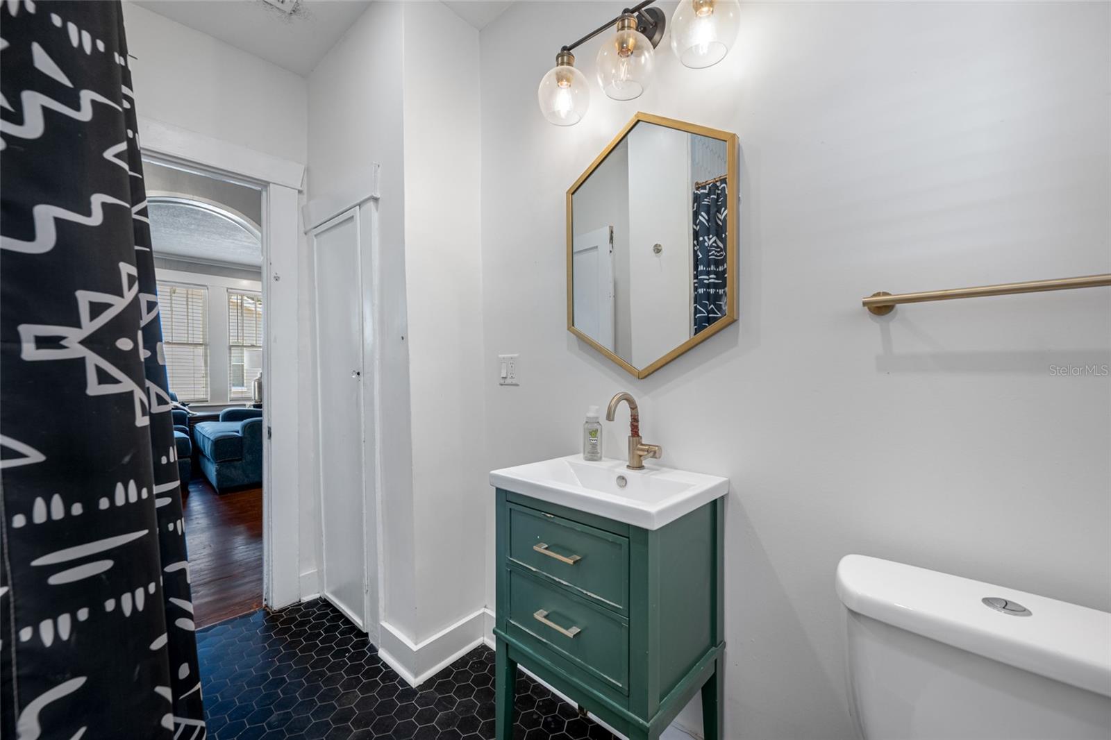 Image 40 of 60 For 304 Henry Avenue