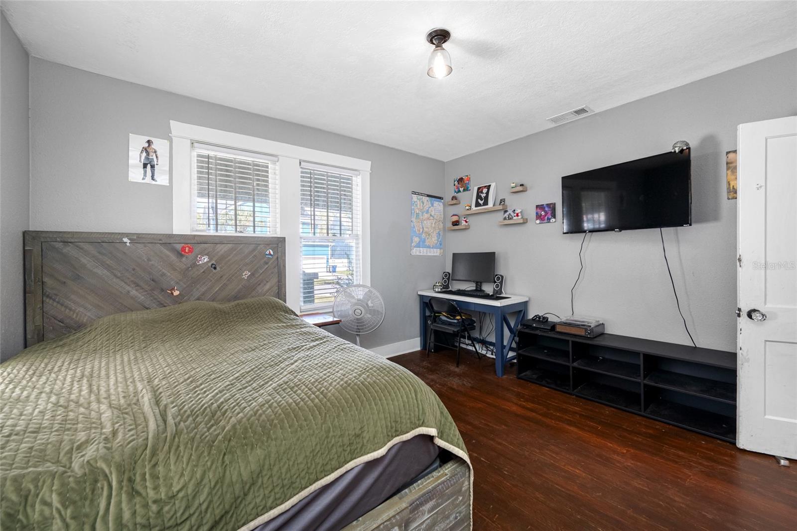 Image 42 of 60 For 304 Henry Avenue