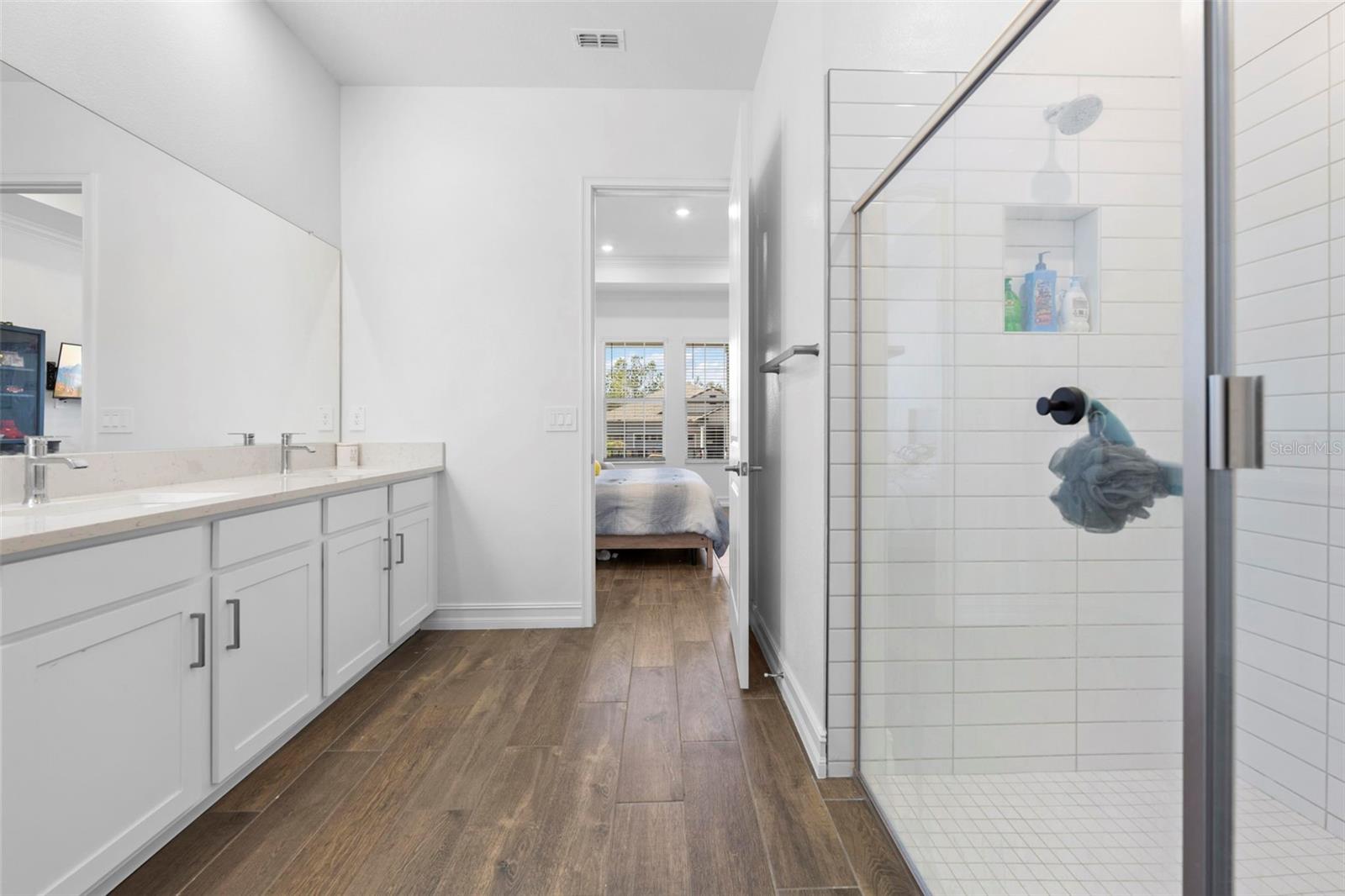 Image 17 of 81 For 4898 Southern Valley Loop