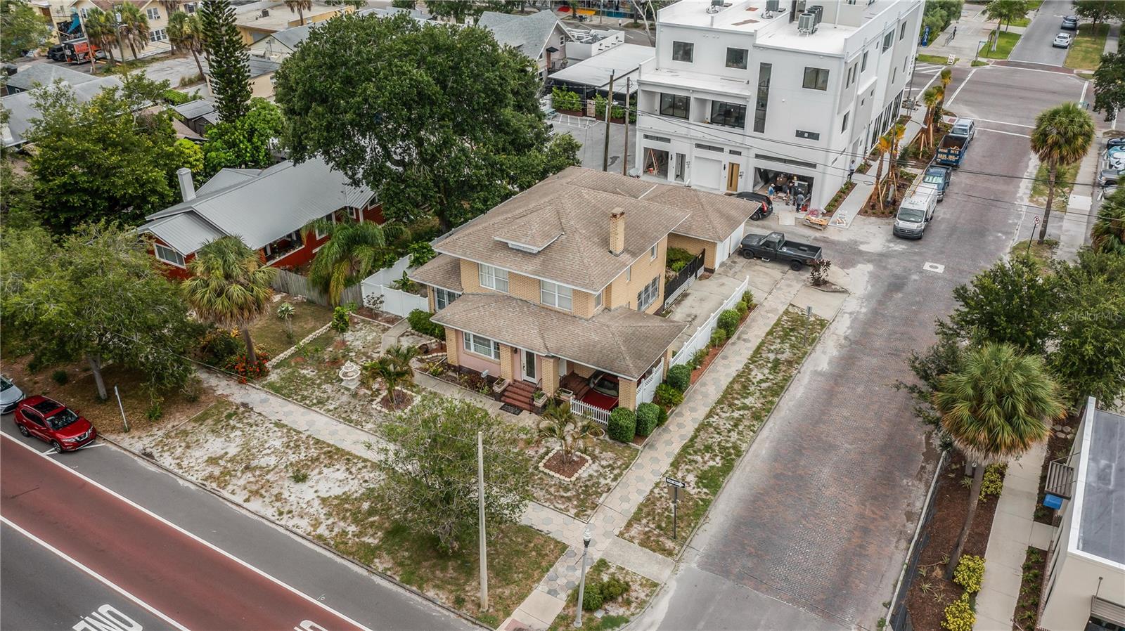 Image 16 of 67 For 2701 1st Avenue S