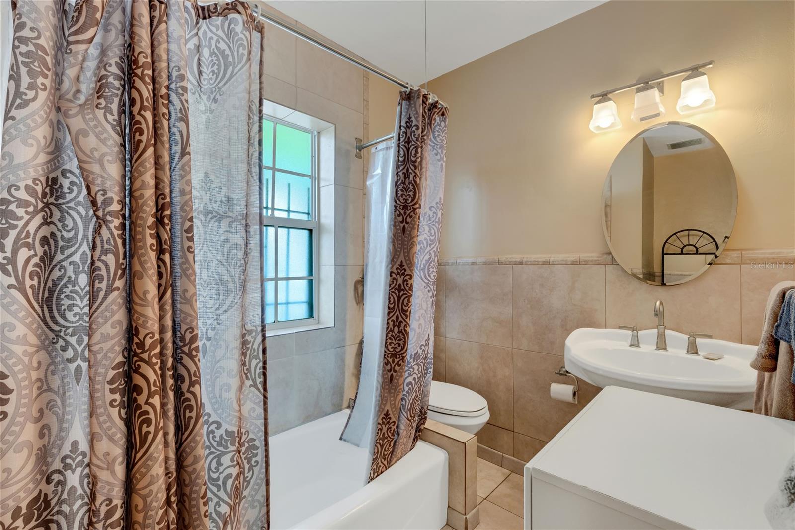 Image 21 of 67 For 2701 1st Avenue S