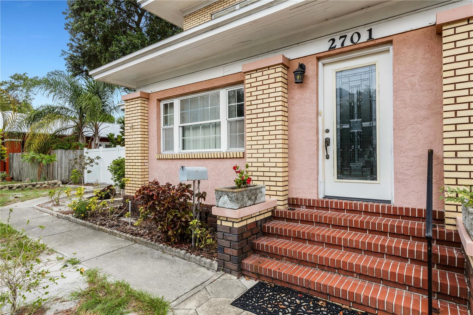 Image 48 of 67 For 2701 1st Avenue S