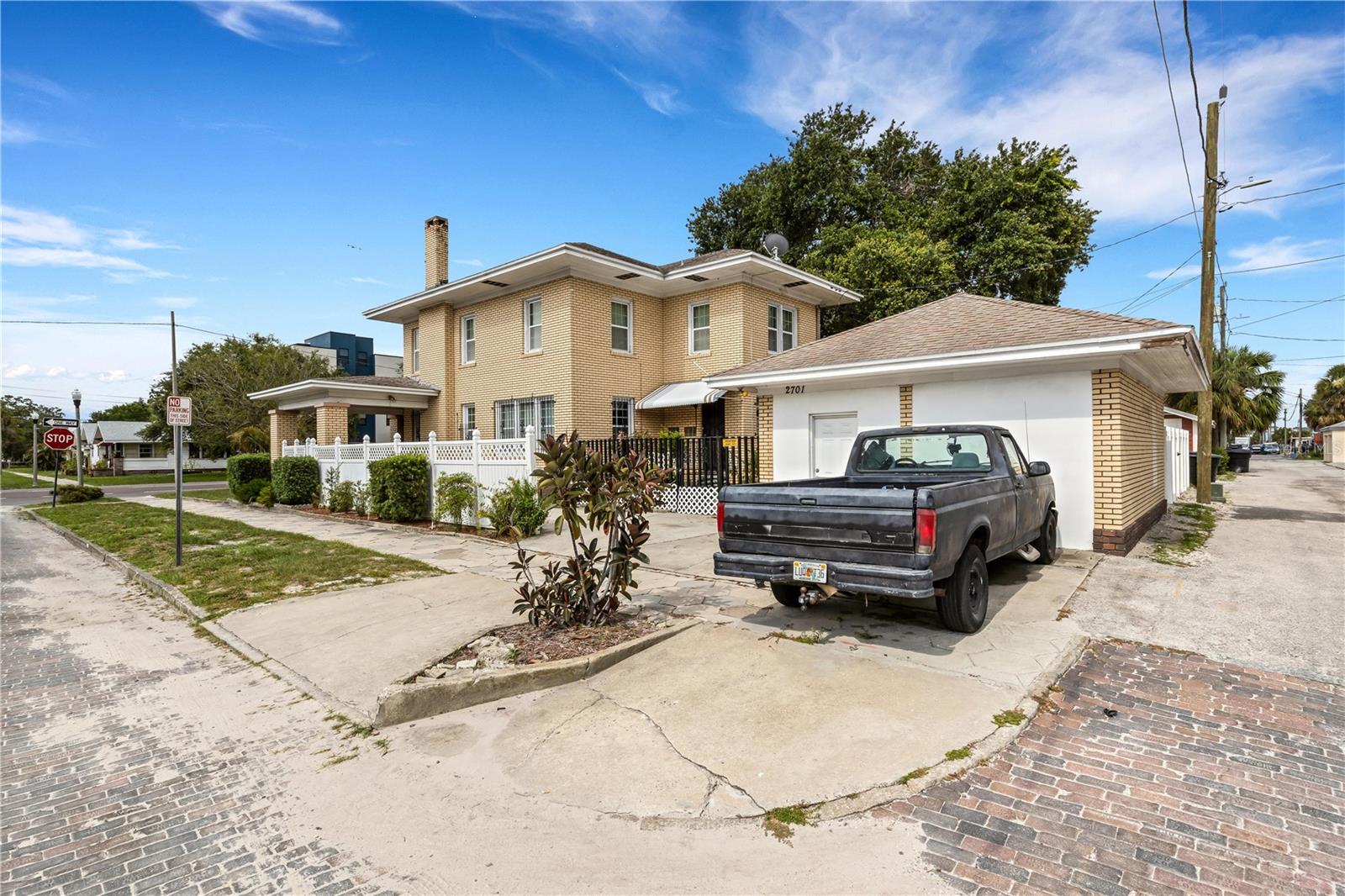 Image 55 of 67 For 2701 1st Avenue S