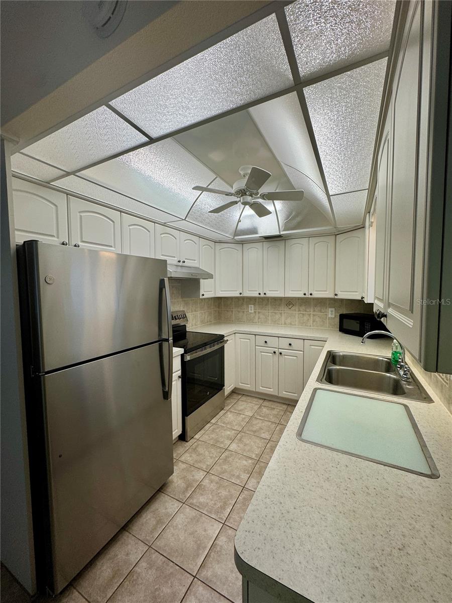 Image 10 of 33 For 11201 80th Avenue 101