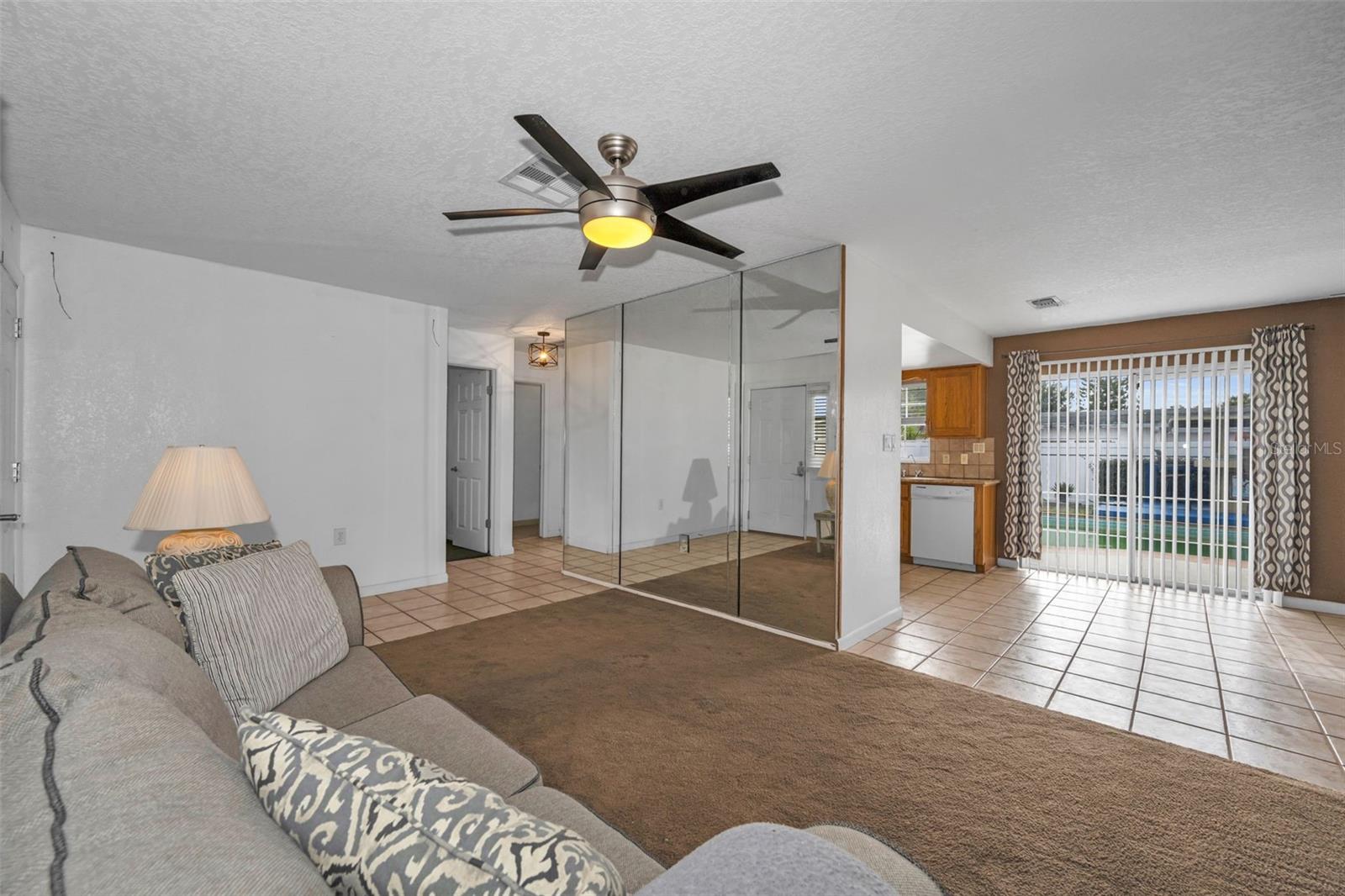 Listing photo id 8 for 8226 Penwood Drive