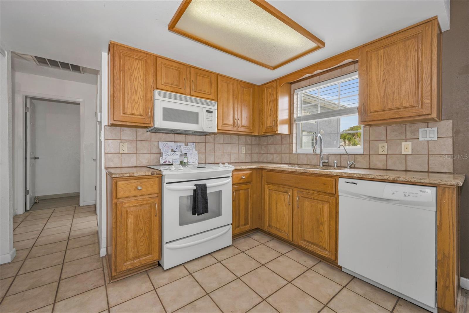 Listing photo id 12 for 8226 Penwood Drive