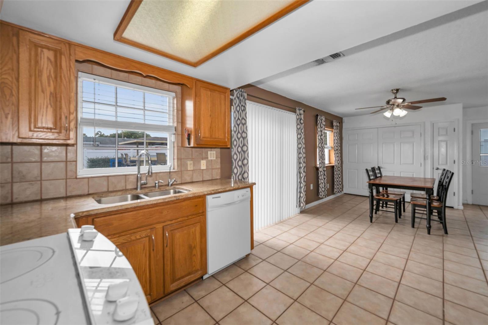 Listing photo id 15 for 8226 Penwood Drive