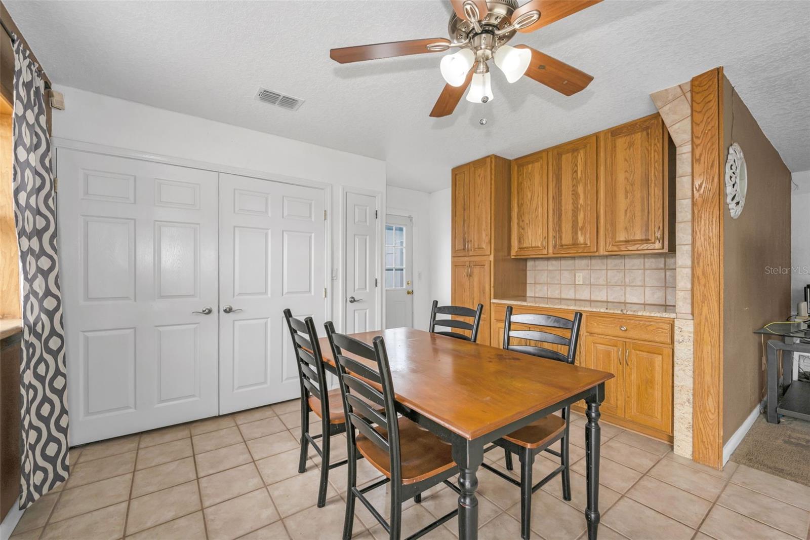 Listing photo id 16 for 8226 Penwood Drive