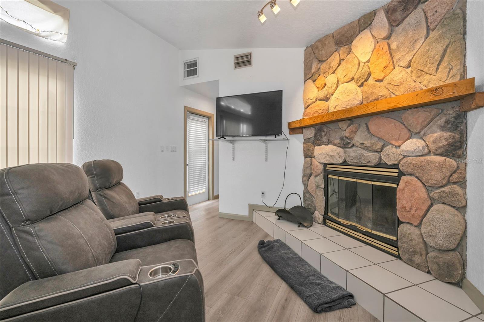 Listing photo id 20 for 8226 Penwood Drive